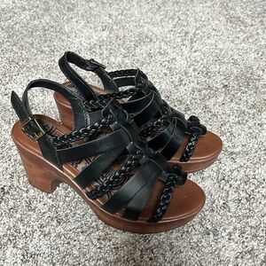 BOC chunky heeled size 7m black multi strap sandals